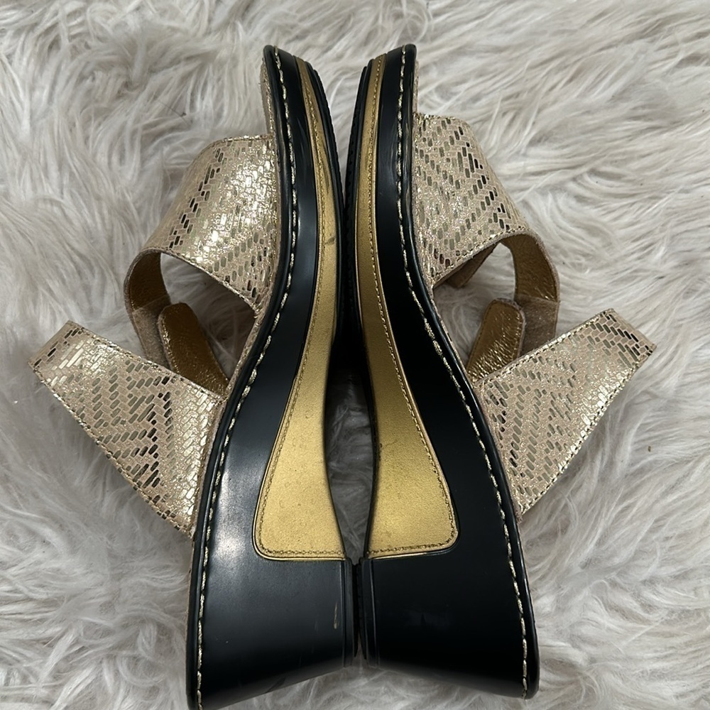 Alegria Dazzler Loti Gold Open Toe Wedge Sandal Slide Sz 38 - Picture 4 of 16